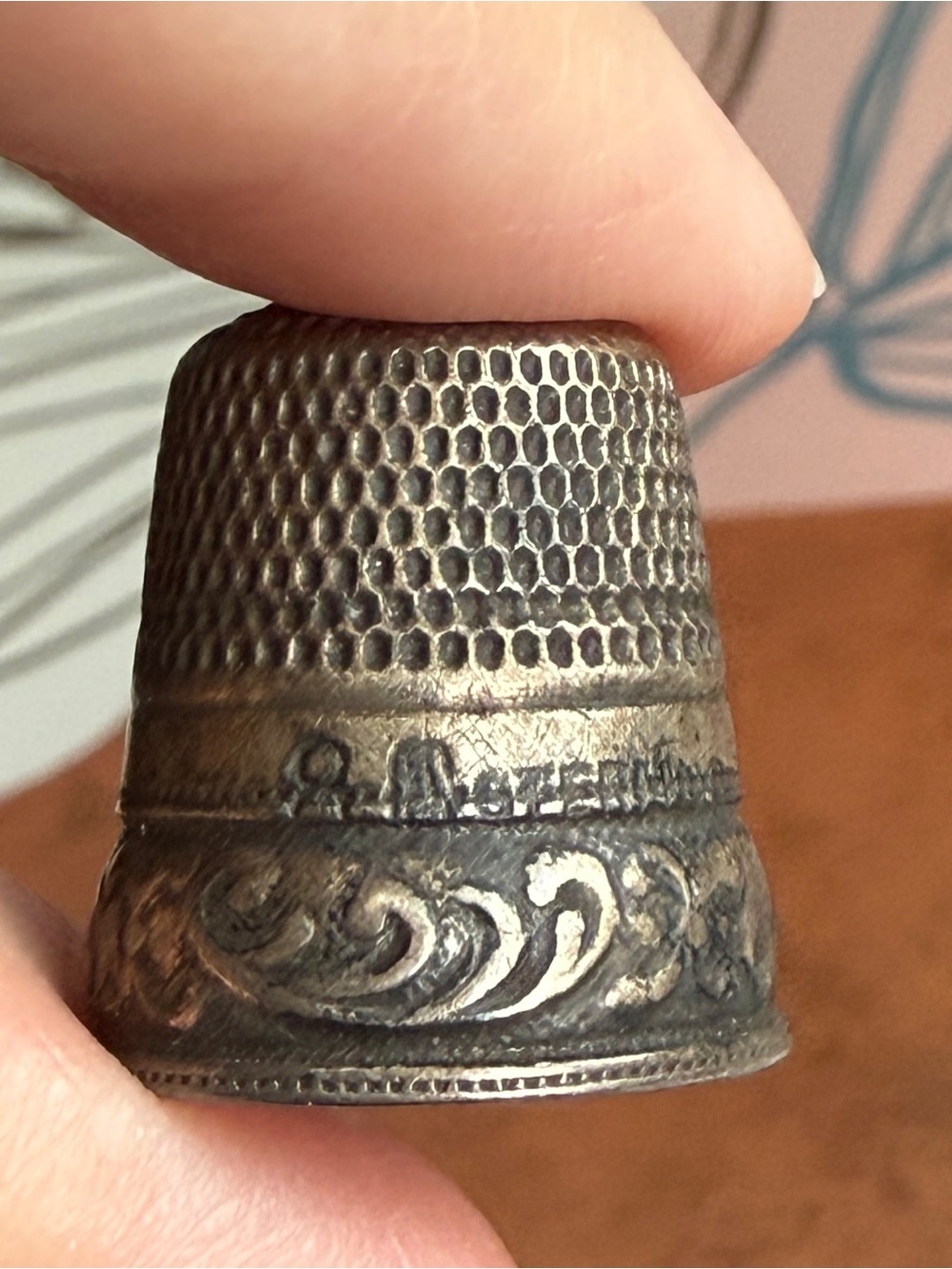 Antique Simons Bros Sterling Silver Thimble Size 8 Repousse Ivy Floral Band
